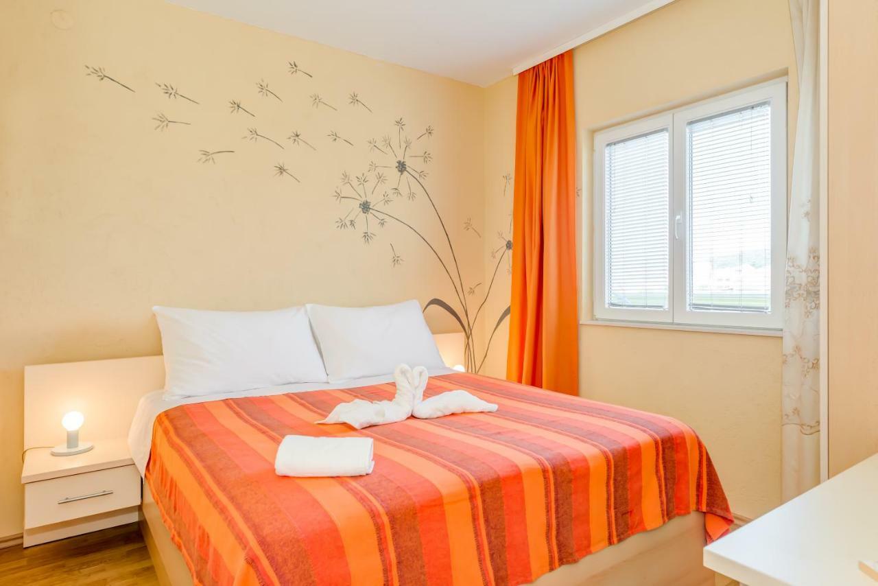 Apartments Petra Трогир Екстериор снимка