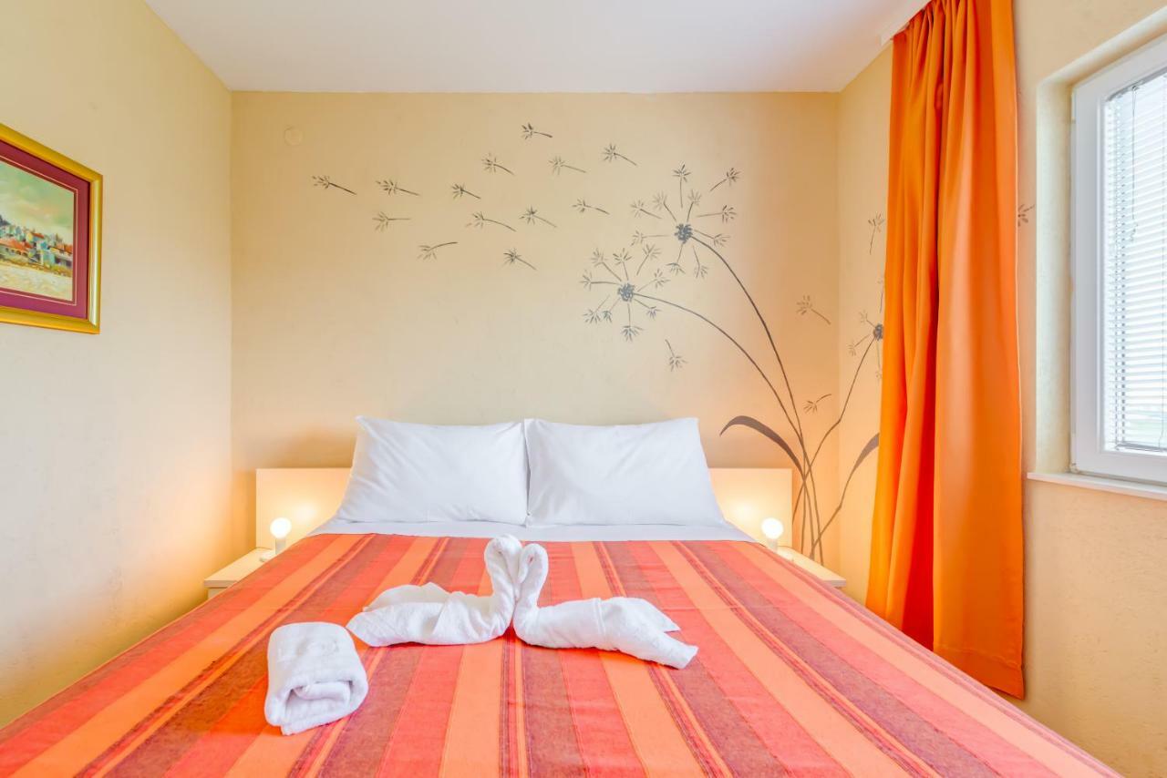 Apartments Petra Трогир Екстериор снимка