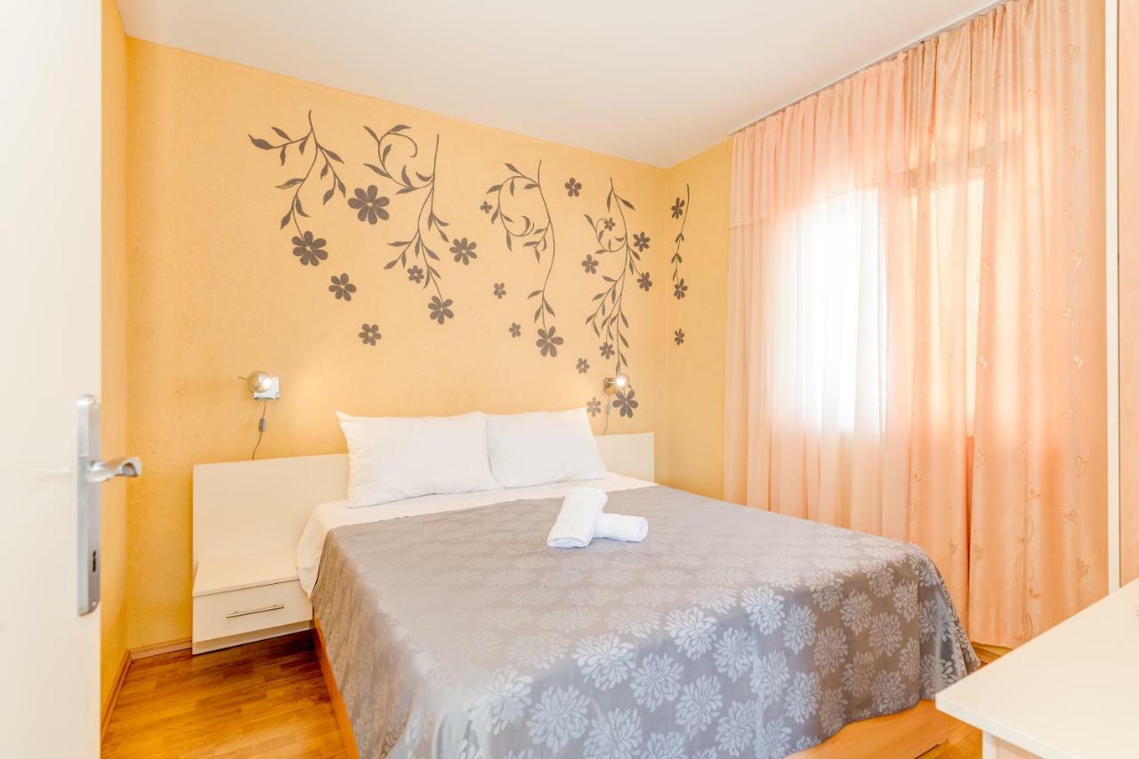 Apartments Petra Трогир Екстериор снимка