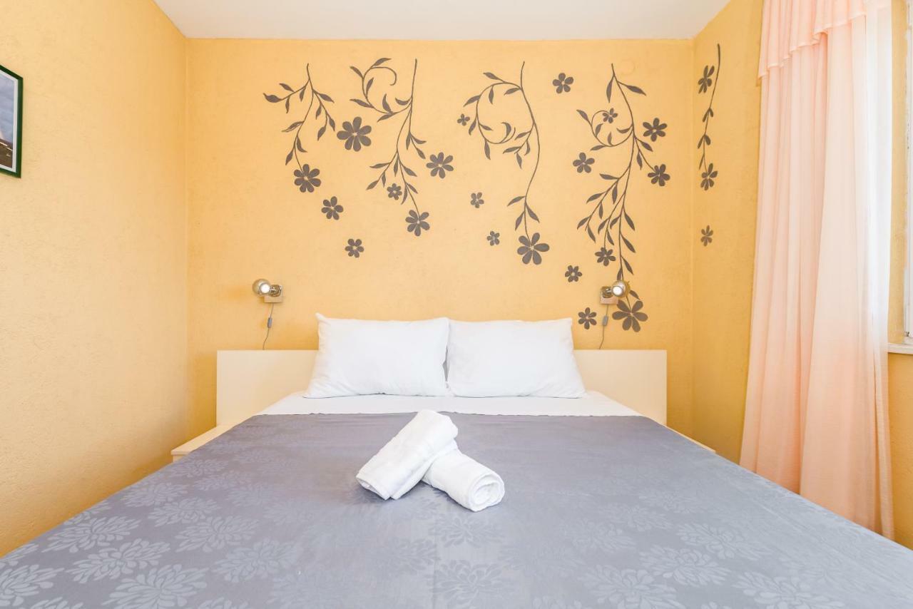Apartments Petra Трогир Екстериор снимка
