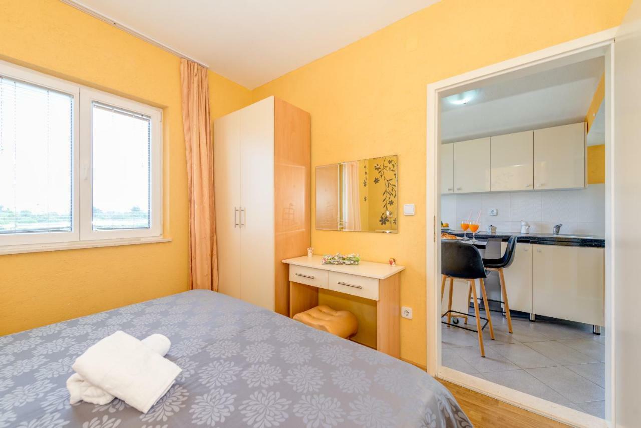 Apartments Petra Трогир Екстериор снимка